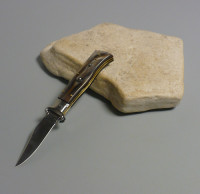 Vintage / Coltello a scatto Cm.19,50 Mod.Calibro con estrattore di cartucce Corno di zebu' del Brasile - Italian stiletto