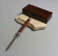 Coltello a scatto Cm.28 Mod.Swinguard damasco Sblsd/28 Legno di serpente ( Snake wood ) -Italian stiletto