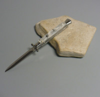 Coltello a scatto Cm.28 Mod.Swinguard Sbpb/28 Perloide bianca ( Imitazione madreperla ) -Italian stiletto