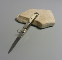 Coltello a scatto Cm.28 Mod.Falcon chiusura anello Corno di bufalo brasilian naturale/1 - Italian stiletto