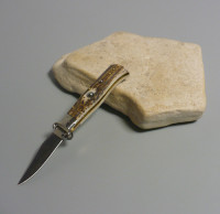 Coltello a scatto Cm.19,50 Mod.Calibro con estrattore di cartucce Corno di cervo europeo reale naturale/1 - Italian stiletto