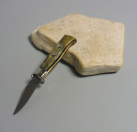 Coltello a scatto Cm.19,50 Mod.Calibro con estrattore di cartucce Corno di bufalo brasilian naturale/1 - Italian stiletto