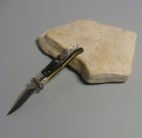 Coltello a scatto Cm.19,50 Mod.Calibro con estrattore di cartucce Corno di bufalo brasilian naturale/2 - Italian stiletto