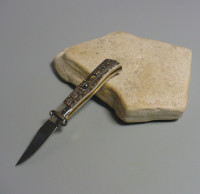 Offerta del mese /Coltello a scatto Cm.19,50 Mod.Calibro con estrattore di cartucce Corno di cervo europeo reale naturale/2 - Italian stiletto