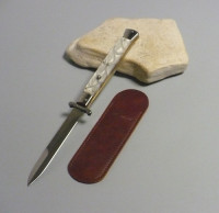 Coltello a scatto Cm.33 Mod.Swinguard Sbpb/33 Perloide bianco ( Imitazione madreperla ) -Italian stiletto